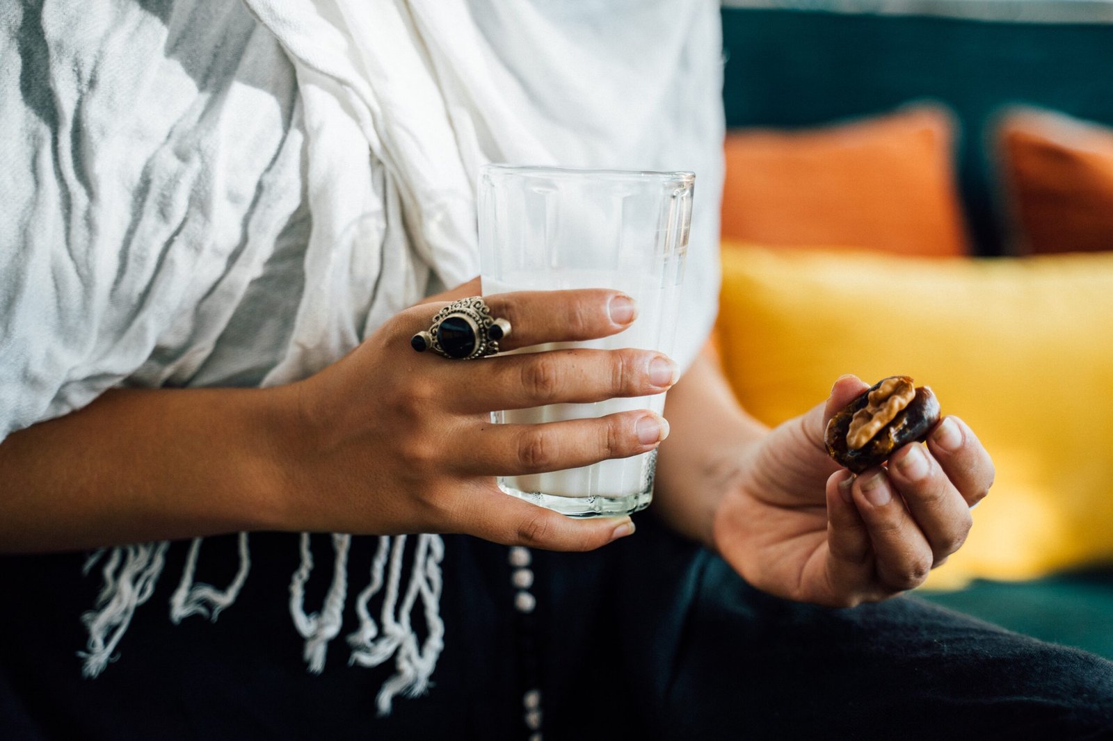 How to Properly Eat Dates with Milk to Gain Weight in 30 Days