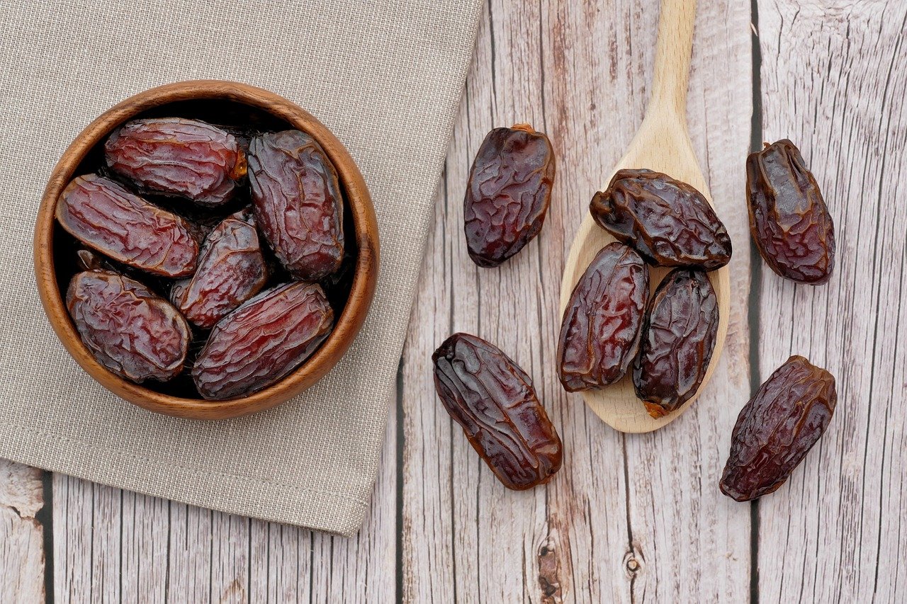 Raisin vs Date: Which is Better for Digestion and Gut Health?